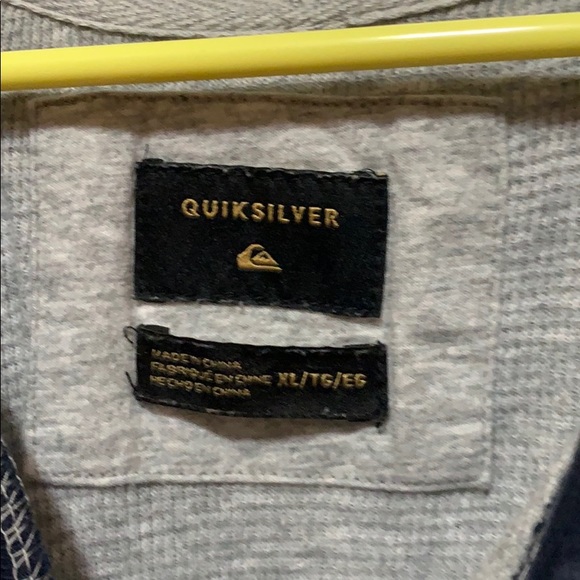 Quiksilver XL thermal shirt - like new - Picture 3 of 4